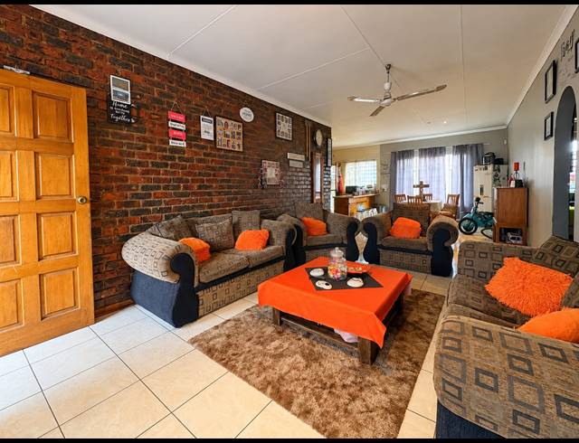2 BEDROOM TOWNHOUSE FOR SALE IN WALDRIFT